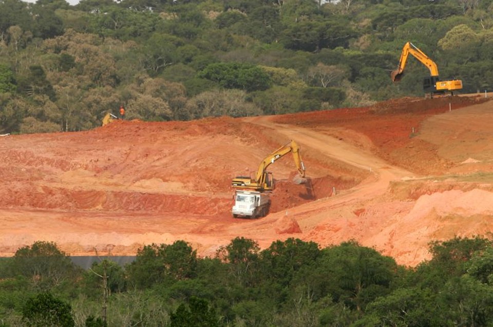 Vista do aterro provisório da Estre Ambiental, em Fazenda Rio Grande: área receberá o lixo gerado na Grande Curitiba até a construção da usina de reciclagem | Antonio More / Gazeta do Povo