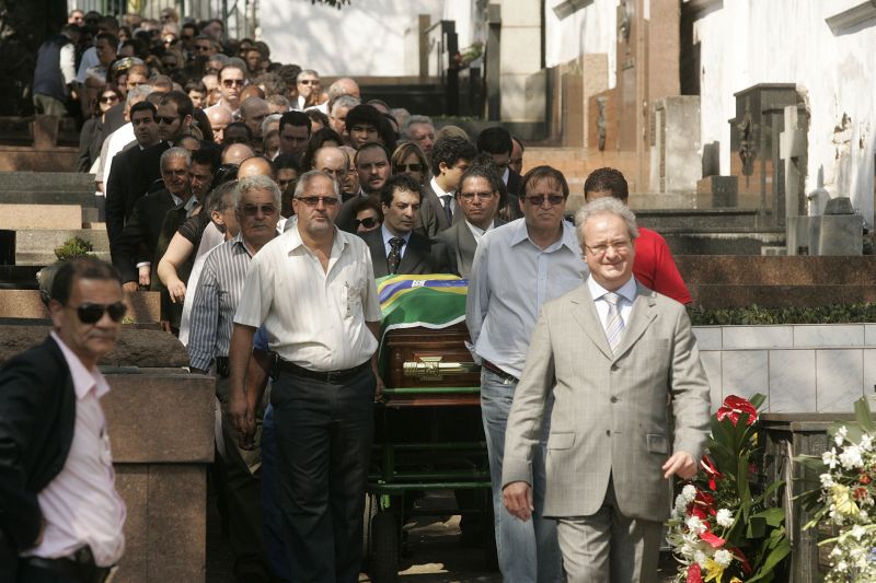 Enterro de Tuma: políticos de vários partidos estiveram no sepultamento | Sérgio Neves / Agência Estado