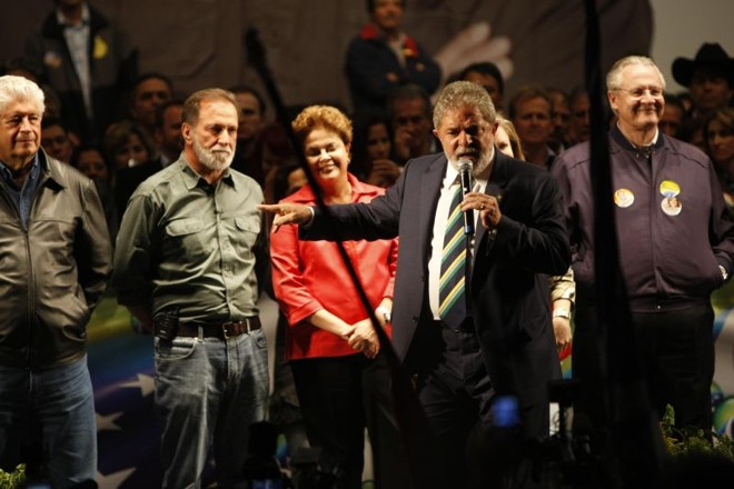 Lula, em comício no Paraná: ele se reencontra hoje com Osmar. |