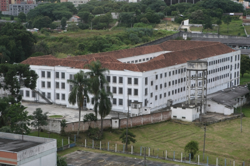 Desativado desde 2006, o presídio provisório do Ahú vai abrigar o Centro Judiciário de Curitiba: plano B custaria R$ 45 milhões e poderia ficar pronto até o fim de 2012 | Pedro Serapio/ Gazeta do Povo