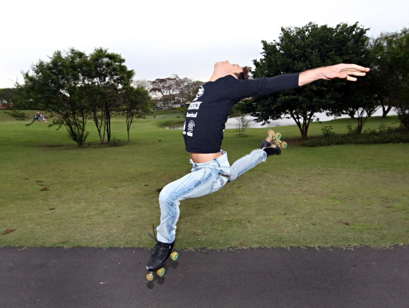 Marcel Stürmer, natural de Lageado (RS), mostra no Jardim Botânico toda desenvoltura exigida pelo esporte do qual é bicampeão pan-americano: meta é brilhar no Mundial, no mês que vem | Albari Rosa/Gazeta do Povo