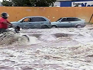 Chuva forte atingiu ruas de Petrolina | Foto: Reprodução/TV Globo Nordeste