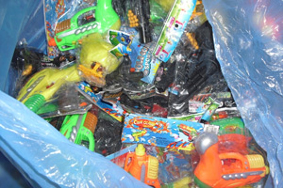 228 quilos de brinquedos ilegais são apreendidos em MS 228 quilos de brinquedos foram apreendidos na BR-463 em Ponta Porã | Divulgação/DOF