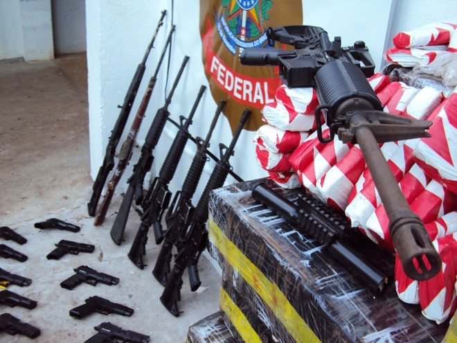 Sete fuzis, 24 pistolas, três submetralhadoras, sete carregadores de fuzil foram encontrados pela PF | 