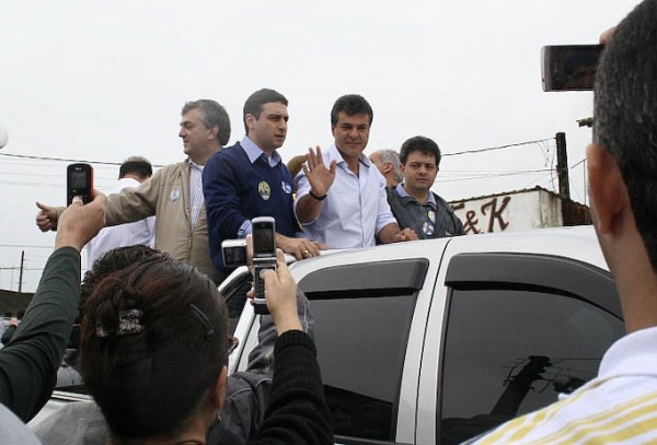 Beto e comitiva em Paranaguá: correligionários fazem carreata pela cidade | Bianca Marchini Garmatter/Gazeta do Povo