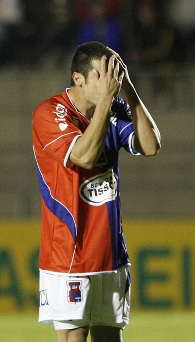 Anderson Aquino, que deixou o campo machucado, lamenta lance contra o Icasa |