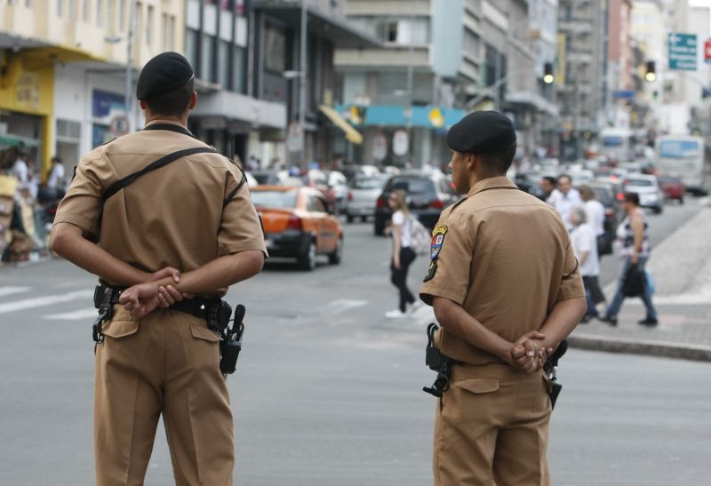Policiais da ativa receberam reforço com a contratação de mais 1.750 praças aprovados em concurso. Nas ruas, a presença deles traz mais segurança | Marcelo Elias / Gazeta do Povo