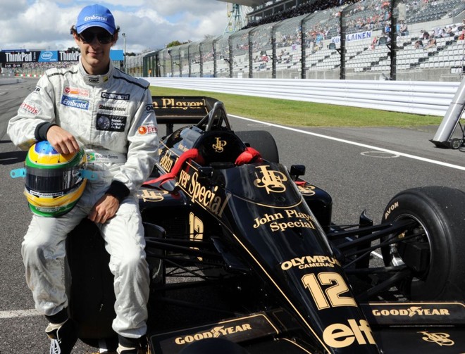 Bruno Senna desfilou com a Lotus que o seu tio, Ayrton, venceu pela 1ª vez na F-1 | 