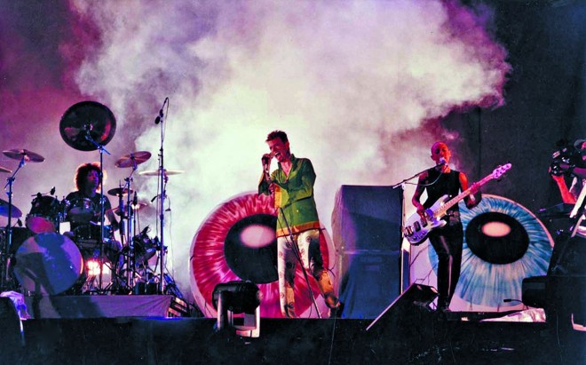 O camaleão David Bowie também passou por ali, em 1997 |