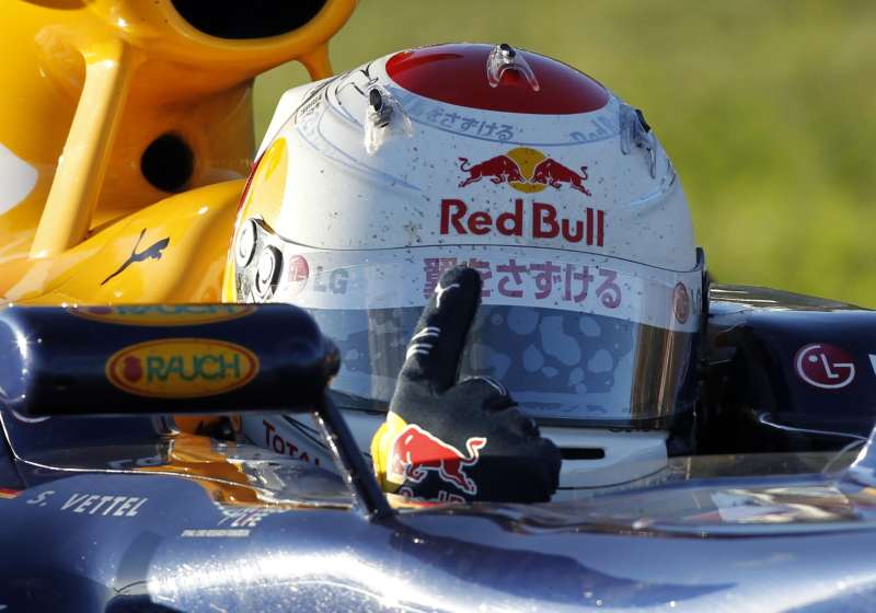 Vettel comemora a vitória dentro do carro | Toru Hanai/Reuters