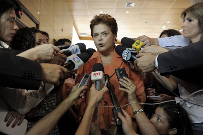 Dilma nega que novo programa tenha sido divulgado muito perto da eleição, já que propostas foram divulgadas na tevê | Mauricio Lima / AFP