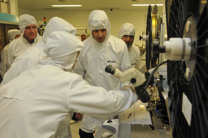 Pellegrini (no centro): cartão deve substituir RGs nos próximos anos | Divulgação