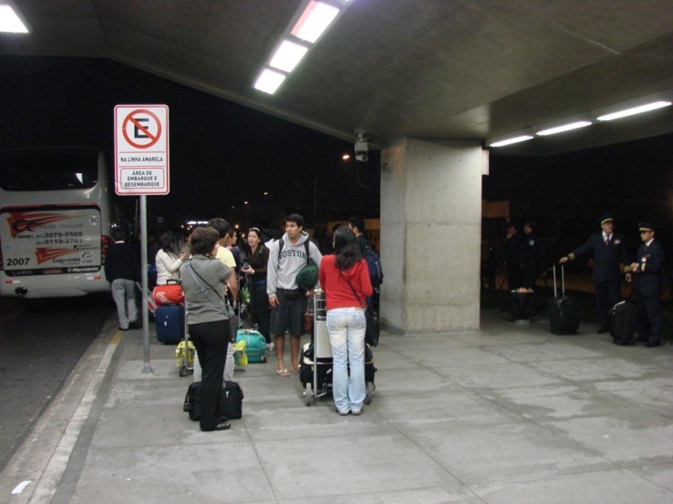 Voo cancelado provoca tumulto em Curitiba Passageiros da TAM seguiram de ônibus para Foz do Iguaçu | Marcos Rosa Filho
