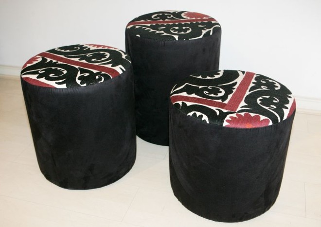 Toques de grafismo nos pufes da Studio Casa. Preço sob consulta | 