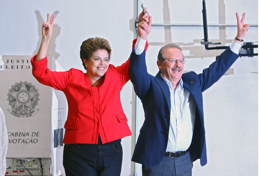 Ex-ministro Tarso Genro votou com Dilma e garantiu o primeiro turno | Jeferson Bernardes/AFP
