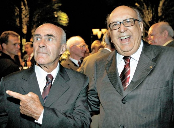 Jamur Junior (à esq.) e Elon Garcia, pioneiros da televisão no Paraná, estavam entre os homenageados nos 50 anos da RPC TV | 