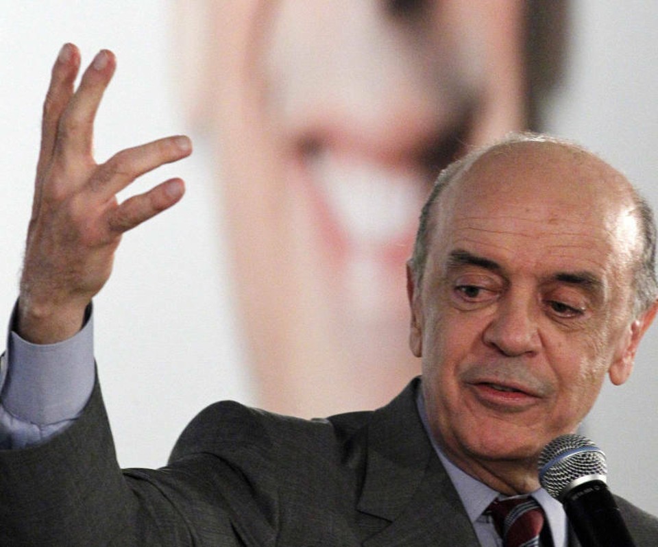 Serra quer lei que limite ação do presidente na campanha Além de ataques velados ao presidente Lula, Serra acusou Dilma de mudar de opinião, como na polêmica sobre o aborto | Ueslei Marcelino/Reuters