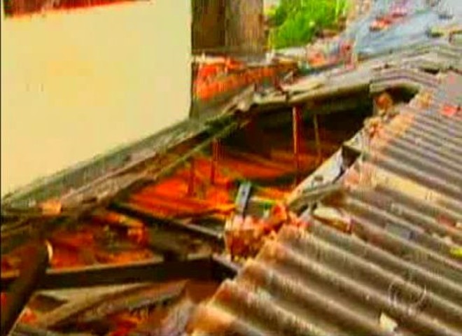 Em Santo Antônio do Sudoeste, 178 casas foram destelhadas | 