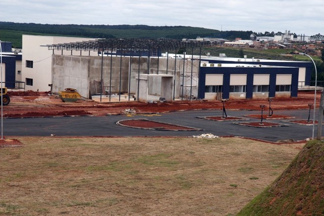 Obras do Hospital Regional em Telêmaco Borba estão atrasadas. Unidade só deve funcionar no fim do primeiro semestre de 2011 | 
