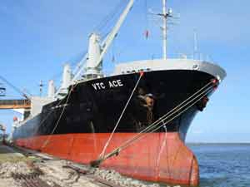 Camaronês é detido viajando clandestinamente em navio Navio onde rapaz foi encontrado, no Recife | Divulgação/PF