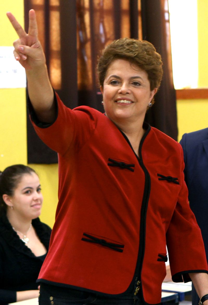 Quem, como eu, defendeu a democracia e o direito de opinião, arriscando a própria vida, é naturalmente um amante da liberdade. - Dilma Rousseff (PT), presidente eleita do Brasil. |