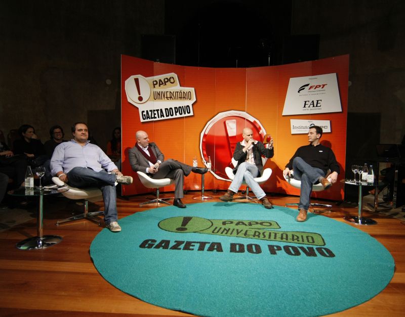 O público do Teatro Paiol participou com perguntas | Fotos: Pedro Serápio/ Gazeta do Povo