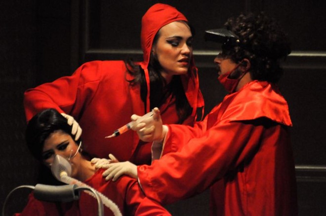 Rafaella Marques, Michelle Pucci e Leandro Daniel Colombo, na peça |