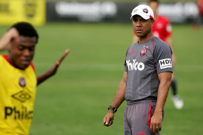 Precisando da vitória sobre o Ceará, Soares pretende montar um time ofensivo |