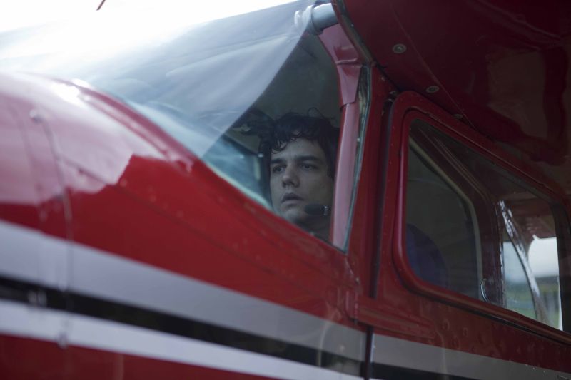 No longa-metragem Vips, Wagner Moura vive o papel de Marcelo Rocha, que acabou na prisão por falsidade ideológica | Divulgação