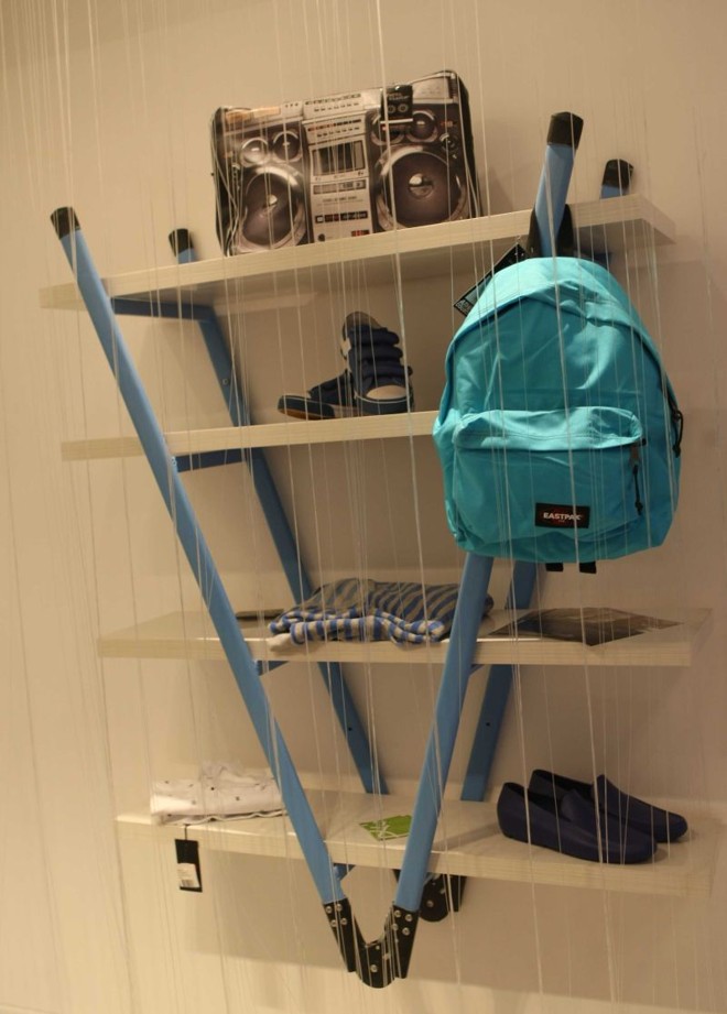Estante de Escada, do Vestir e Banho do Adolescente, do arquiteto Zeh Pantarolli |