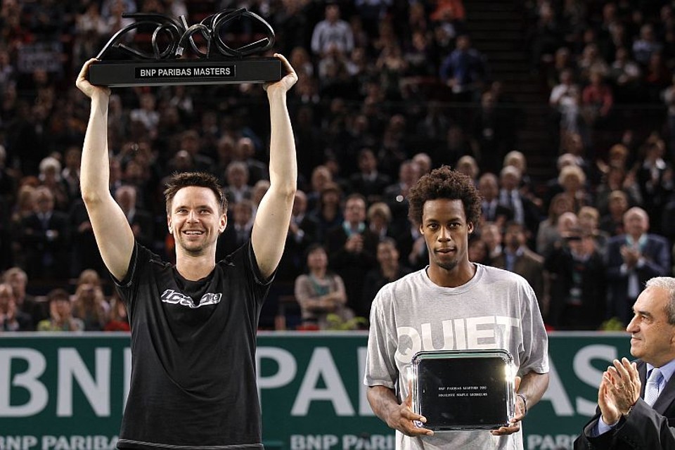 Robin Soderling bate Monfils e conquista o título do Masters de Paris Robin Soderling venceu Gael Monfils e venceu o Master 1.000 de Paris | Benoit Tessier / Reuters