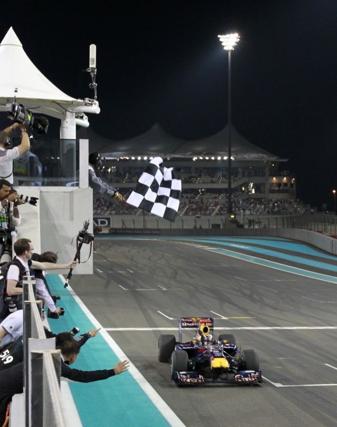 Equipe faz a festa com vitória e título do alemão Vettel | 