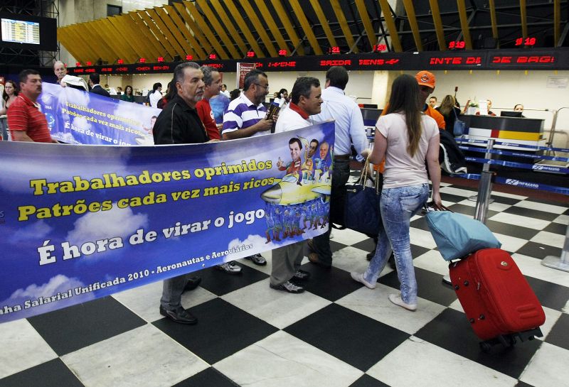Manifestação no Santos Dumont, no Rio: categoria também quer contratações | Ayrton Vignola/AE