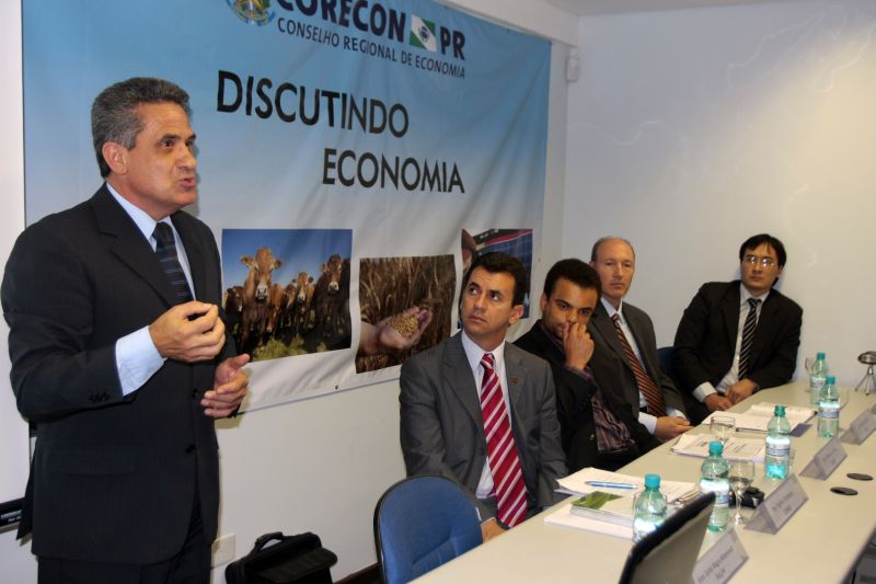 Estefanelo: dólar desvalorizado prejudica a balança comercial do país, que depende do agronegócio | Walter Alves/Gazeta do Povo