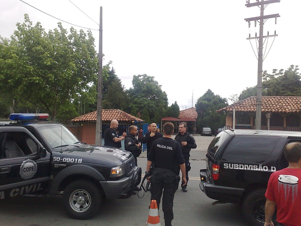 Policias Civil e Militar foram deslocadas para a Delegacia do Adolescente, onde foi registrada uma tentativa de fuga | Gazeta do Povo