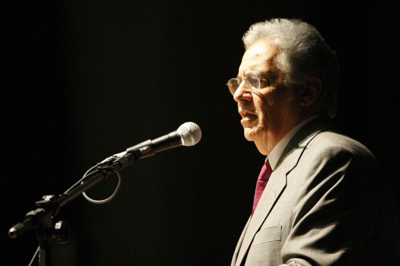 Fernando Henrique: sozinho no escuro. | Valterci Santos/Gazeta do Povo