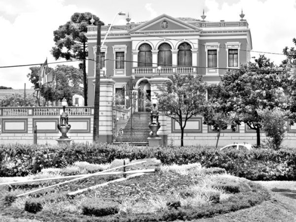 Sociedade Garibaldi, na praça do mesmo nome, em foto recente mostrando a sua recuperação | 