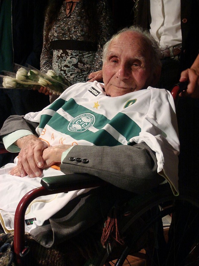 Hygino recebe homenagem no centenário do clube por ser o mais velho jogador vivo na época das comemorações: ex-atleta acompanhou o Coxa até as últimas horas de vida |