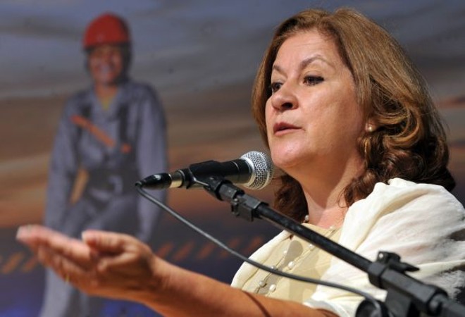 *Nome:Miriam Belchior*Idade:44 anos*Formação:Engenheira de alimentos formada pela Universidade de Campinas (Unicamp), com mestrado em Administração Pública e Governamental da Escola de Administração de Companhias de São Paulo da Fundação Getúlio Vargas (FGV)*Ligações políticas:ex-mulher do ex-prefeito de Santo André, Celso Daniel (PT), assassinado em 2002.*Cargos ocupados:Fez parte da equipe de transição e passou pela assessoria especial do presidente Lula. Atualmente é a subchefe de Articulação e Monitoramento da Casa Civil. Foi secretária de Administração e Modernização Administrativa e secretária de Inclusão Social e Habitação pela prefeitura de Santo André |