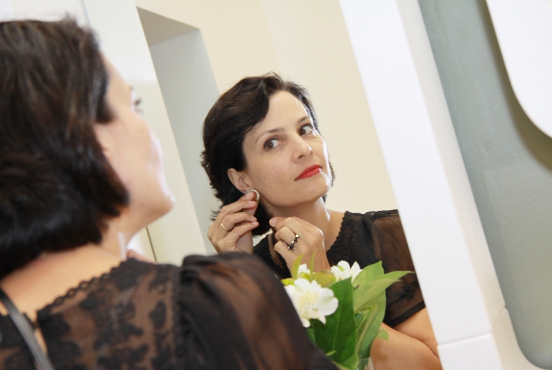 Letícia Melara foi conferir o coquetel de lançamento da coleção Perlage, da designer Silvia Döring, e de comemoração dos 3 anos da loja dela, nesta terça, na Alameda Augusto Stellfeld | Patrícia Klemtz