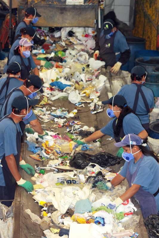 Unidade de Valorização de Recicláveis, em Campo Magro: gestão histórica do lixo ganha reconhecimento | Walter Alves/Gazeta do Povo