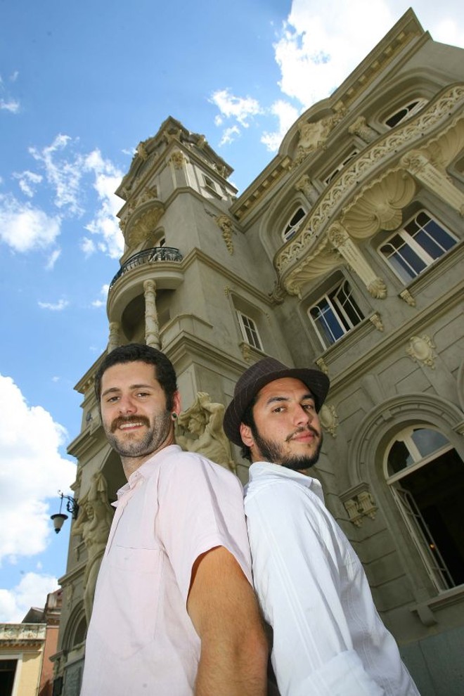 Os músicos João Felix e Bernardo Bravo: sintonia para compor canções | Ivonaldo Alexandre/Gazeta do Povo