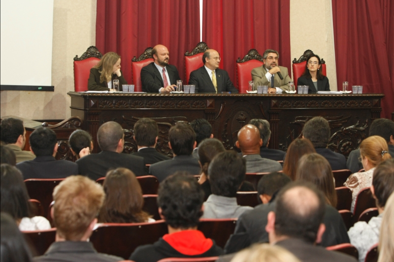 Ato pela Defensoria, na UFPR: sociedade cobra deputados | Daniel Castellano/ Gazeta do Povo