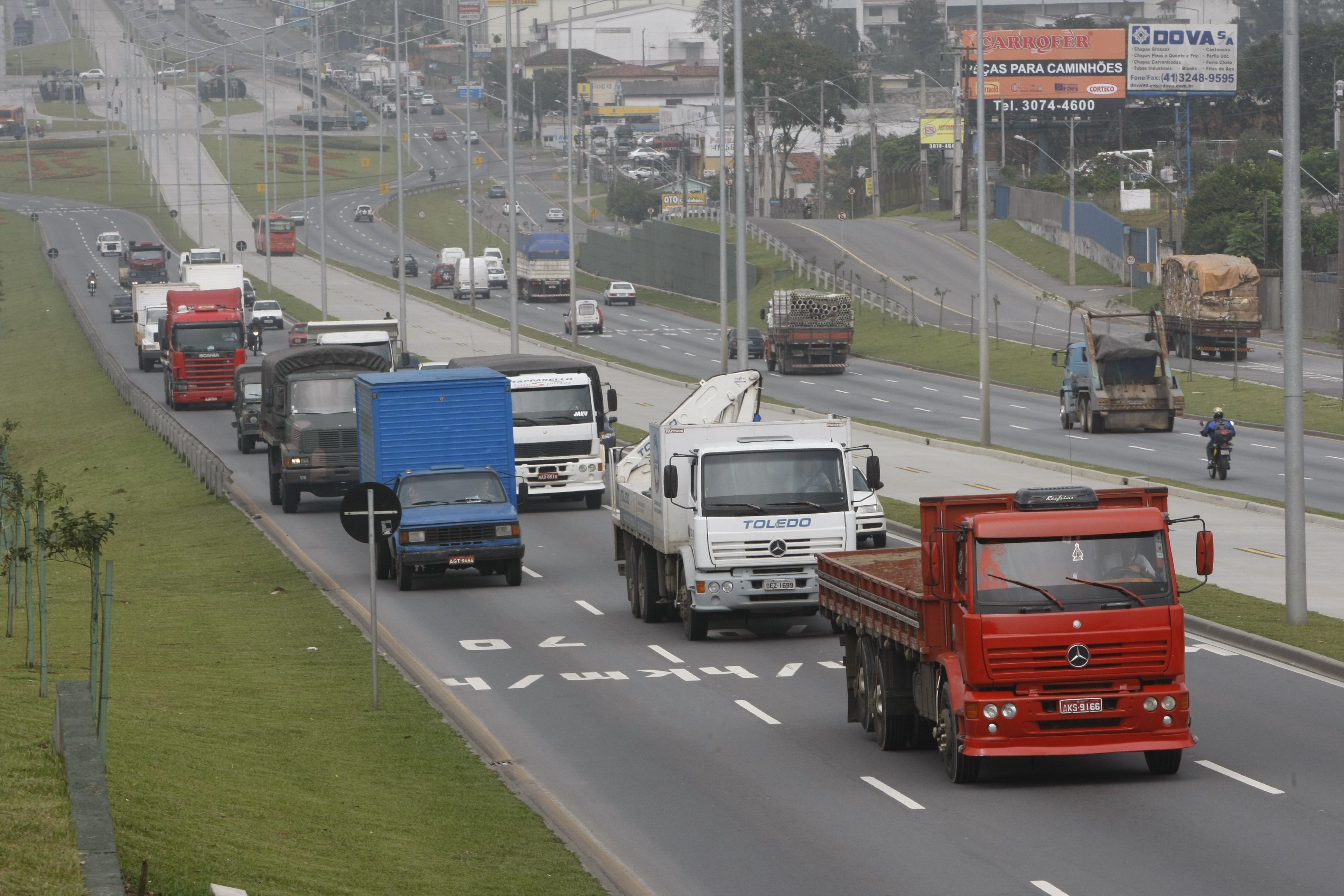 Apenas os veículos com menos de sete toneladas poderão circular pela via em qualquer horário | Aniele Nascimento / Agencia de Noticias Gazeta do Povo
