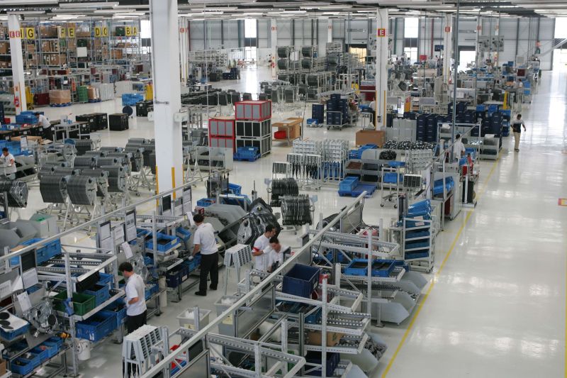 Linha de produção da Brose: novas máquinas na linha de produção | Antonio Costa/Gazeta do Povo