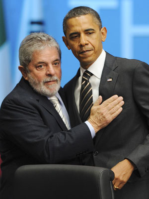 Lula e o presidente dos EUA, Barack Obama, se cumprimentam na sessão plenária do G20 | Reuters