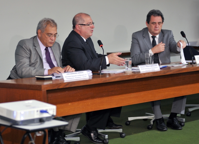 Paulo Bernardo apresentou na Comissão de Orçamento do Congresso uma atualização das estimativas da economia brasileira para 2010 | Leonardo Prado/Ag. Câmara