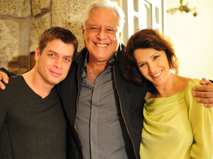 Fábio Assunção acompanhado dos atores Antonio Fagundes e Natália do Vale no primeiro encontro do elenco de "Insensato coração", no início de novembro | Divulgação/TV Globo