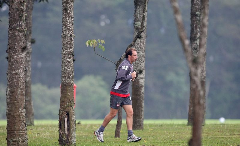 Paulo Baier durante treinamento físico no CT do Caju: meia serve de exemplo de profissionalismo para os mais jovens e cobra treinos extras de fundamentos dos companheiros | Valterci Santos/ Gazeta do Povo