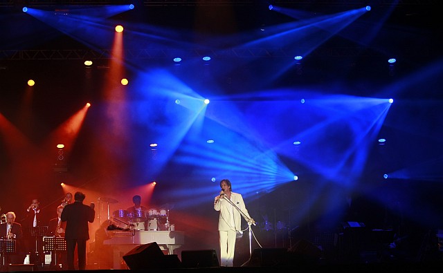 O cantor Roberto Carlos se apresentou para mais de 50 mil pessoas, em Curitiba, neste sábado (6), informou a organização | Antonio Costa - Agência de Notícias Gazeta do Povo